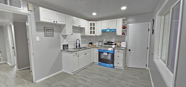 Building Photo - 458 Chapel Pl