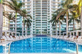 Building Photo - 2627 S Bayshore Dr