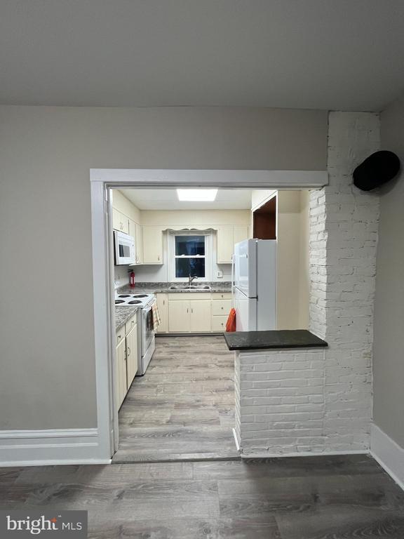 Building Photo - 44 E 2nd St