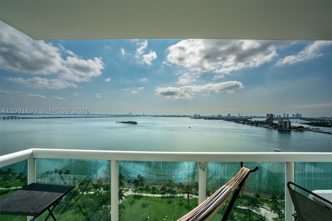 Building Photo - 1800 N Bayshore Dr