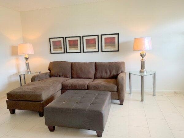 Building Photo - 545 Fanshaw M