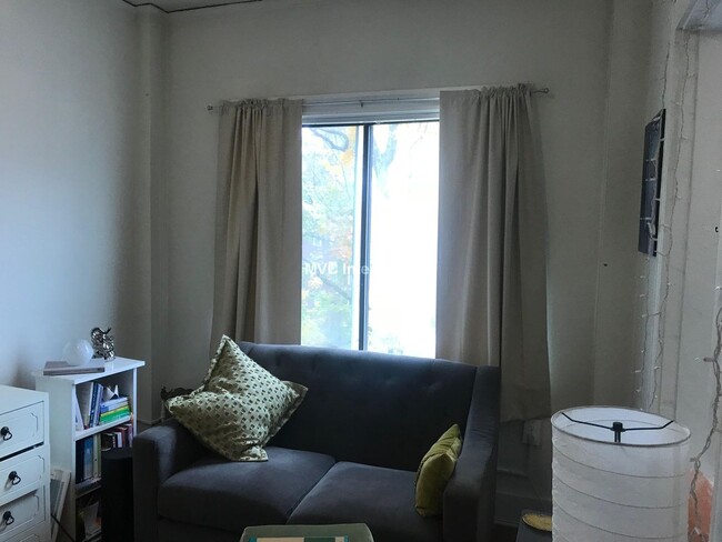 Foto del edificio - Nicely located 1 bed unit located right ne...