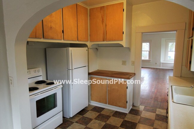 Building Photo - Two Bedroom with Finished Basement Room