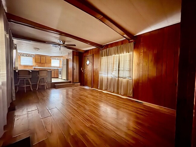 Building Photo - Great Deal on Quiet Mesa Home!