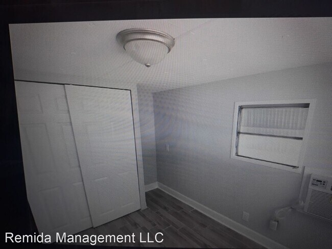 Building Photo - 7256 Mt Georgetown Dr NE
