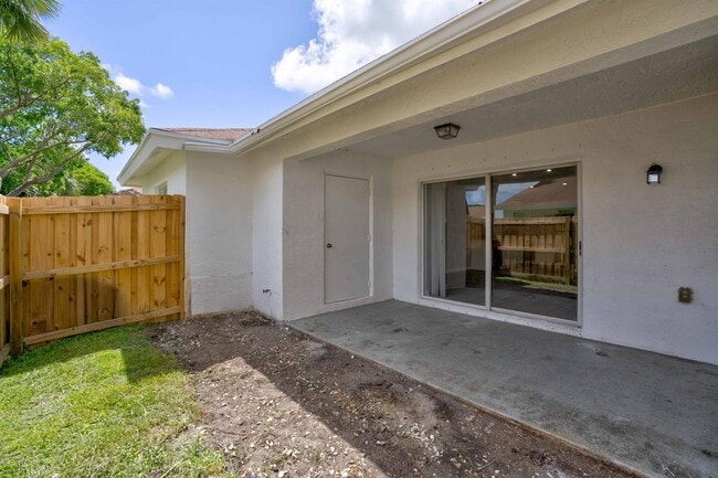 Foto del edificio - 9242 Roan Ln