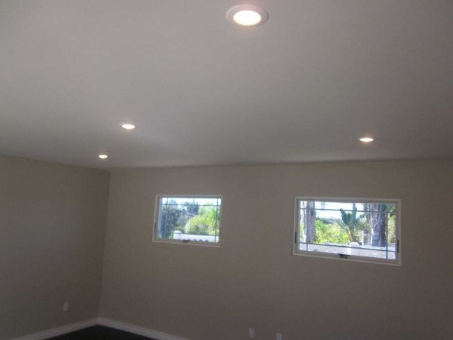 Foto del edificio - 6940 Beagle St, San Diego, CA 92111