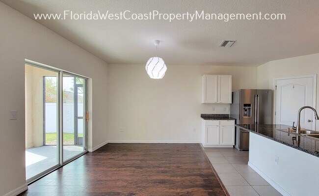 Building Photo - LOVELY 4 BEDROOM/2 BATH/ FENCED YARD with ...