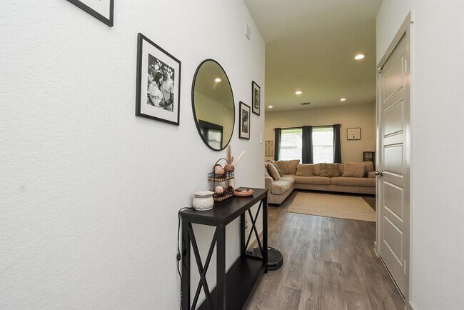 Building Photo - 238 John House Ln