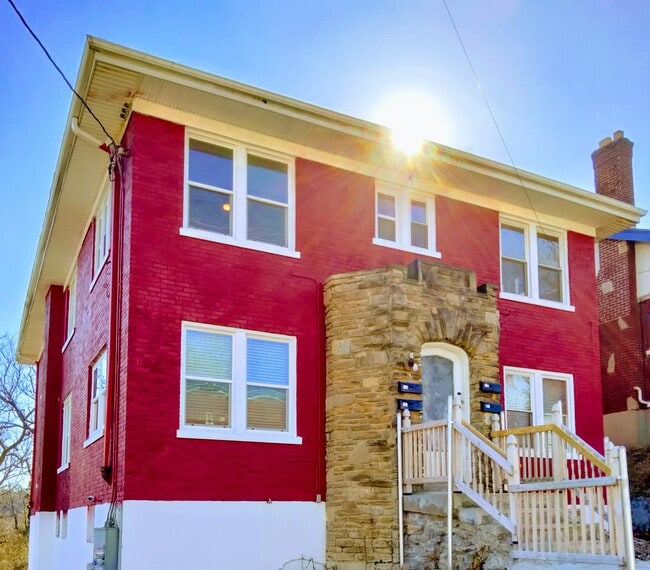 Building Photo - 615 Probasco St