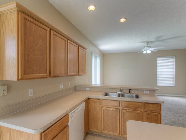 Foto del edificio - 671 Hardwood Cir