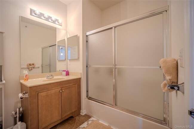 Foto del edificio - 2216 Bennington Dr