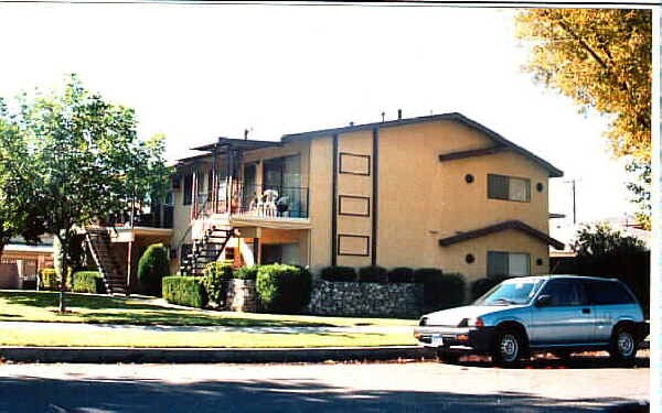 Building Photo - 1209 W Rosewood Ct