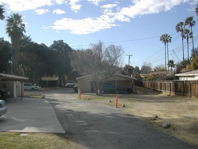 Foto del edificio - 215-229 N University St