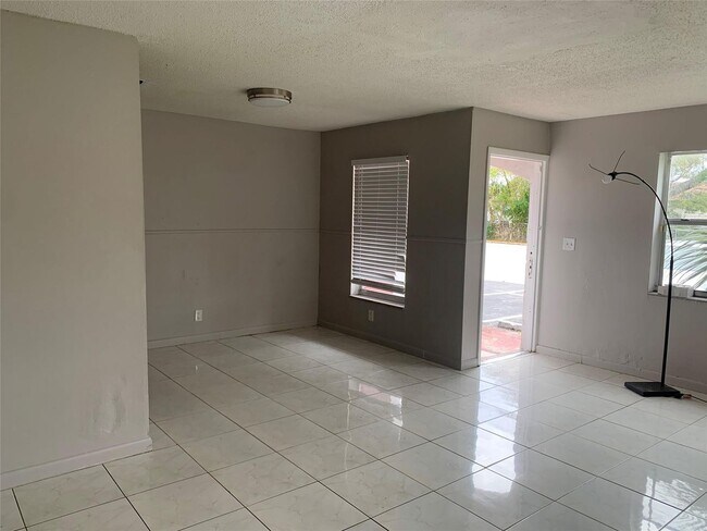 Foto del edificio - 1010 SW 76th Ave