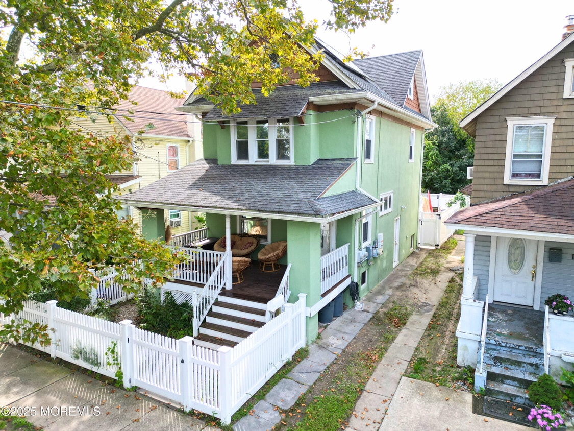 Primary Photo - 1112 Summerfield Ave
