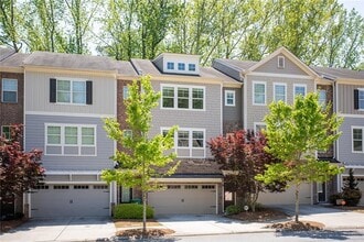 Building Photo - 2813 White Oak Ln