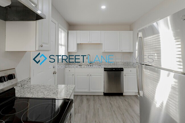 Foto del edificio - SIGN LEASE BY 2/28 AND GET $250 OFF FIRST ...