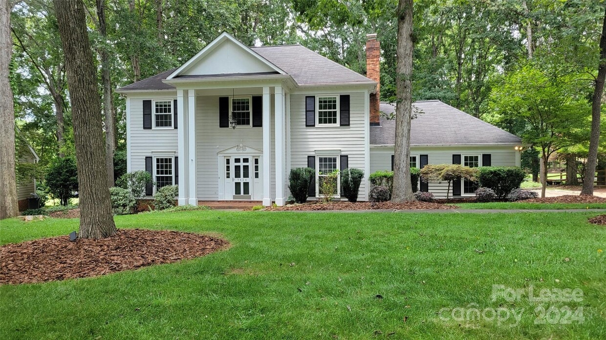 Primary Photo - 9424 Whitethorn Dr