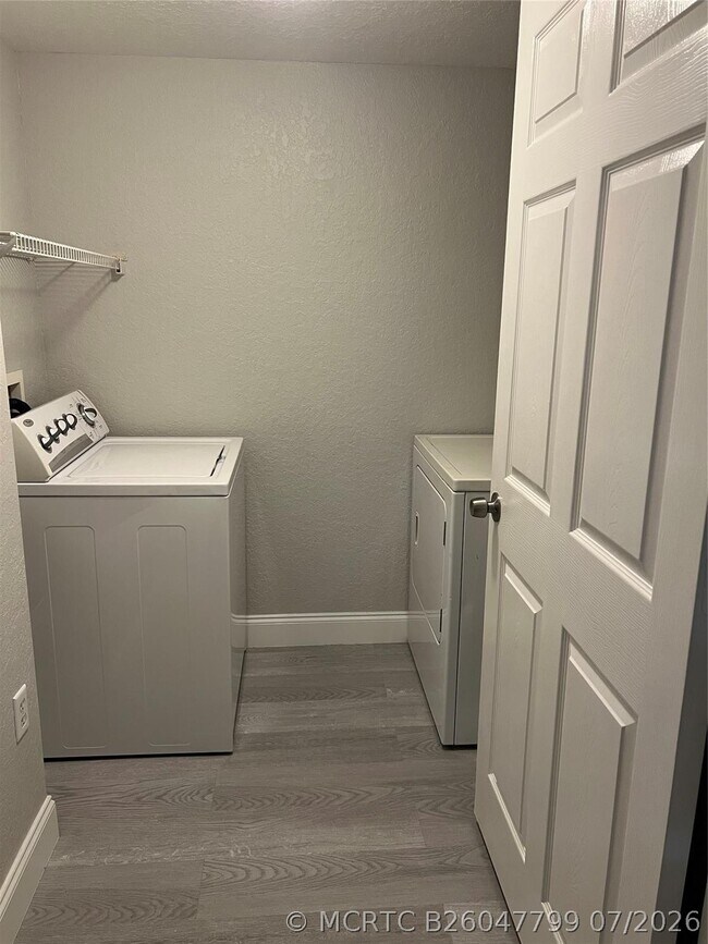Foto del edificio - 6694 W Sample Rd