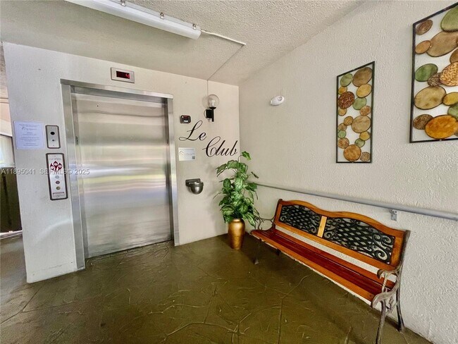 Foto del edificio - 2209 S Cypress Bend Dr