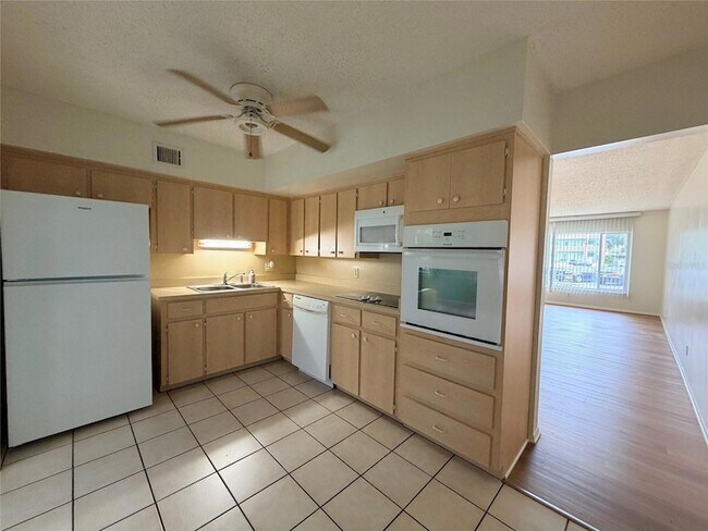 Building Photo - 2361 Ecuadorian Way