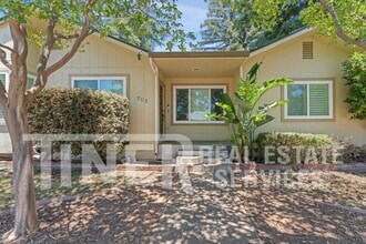 Building Photo - 705 Orange Grove Way