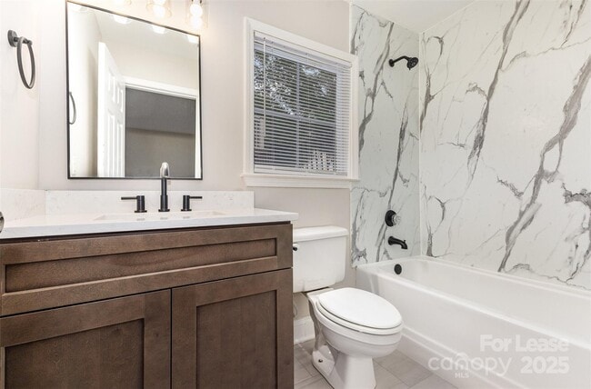 Building Photo - 817 W 4th St