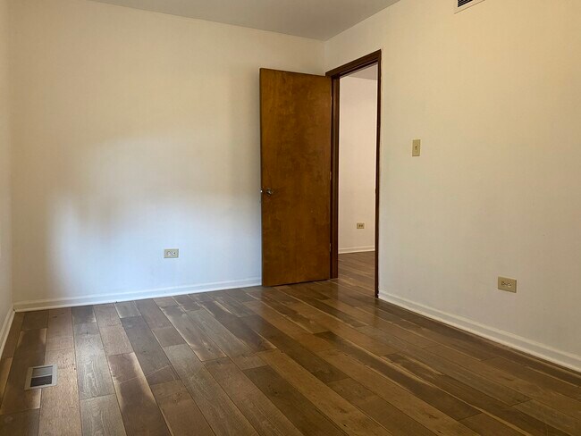 Building Photo - 615 w 28th st