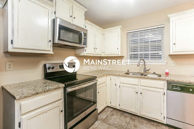 Building Photo - 3 Bedroom Pet-Friendly Home in Indianapoli...