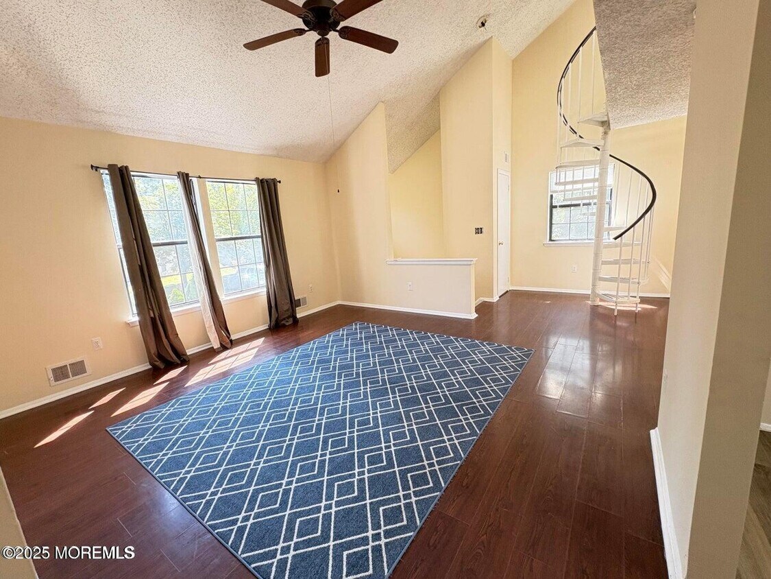 Primary Photo - 702 Goldthread Ct