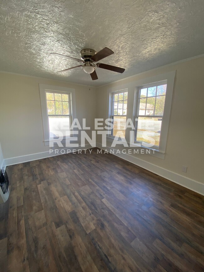 Foto del edificio - 502 5th Ave NW