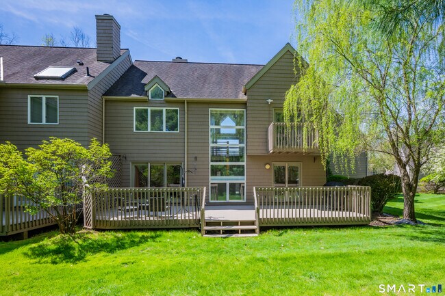 Foto del edificio - 72 Timberwood Rd