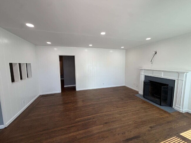 Foto del edificio - 2261 Hickory Dr