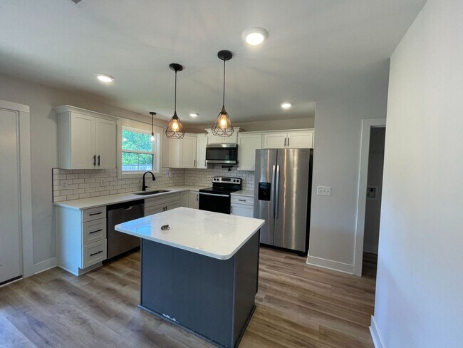 Foto del edificio - 3 Bed 2.5 Bath Dog Friendly Home For Rent Near Post!