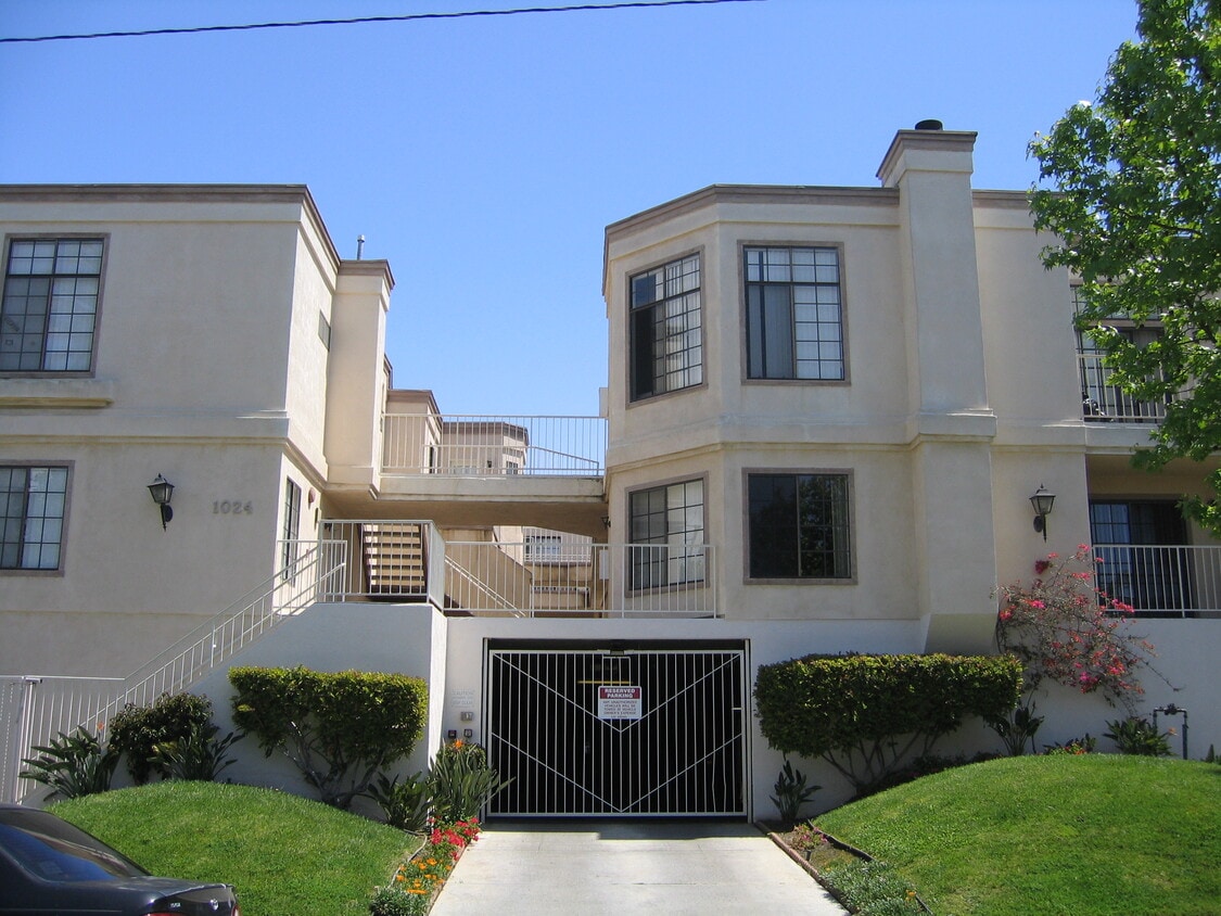 Primary Photo - 1024 Bennett Ave