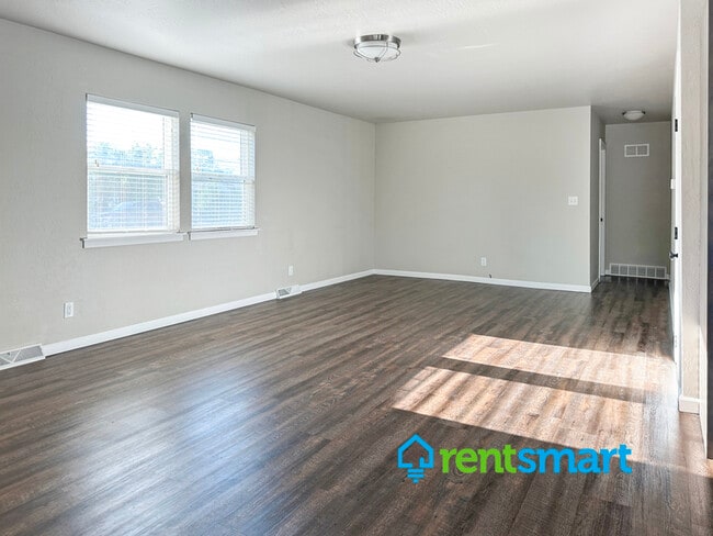 Building Photo - 2003 S 4th St W