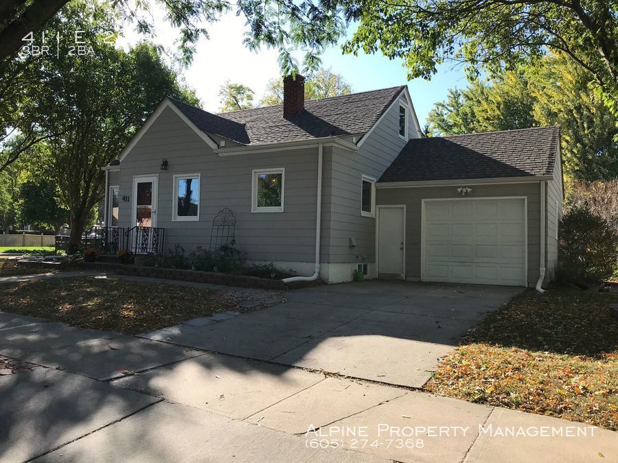 Foto principal - 3 Bed/2 Bath Home Near McKennan Park!