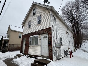 Building Photo - 219 Park St