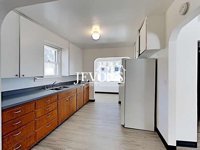 Foto del edificio - 2 Bedrooms, 1 Bathroom Single-Family Home Near Yakima State Fairground