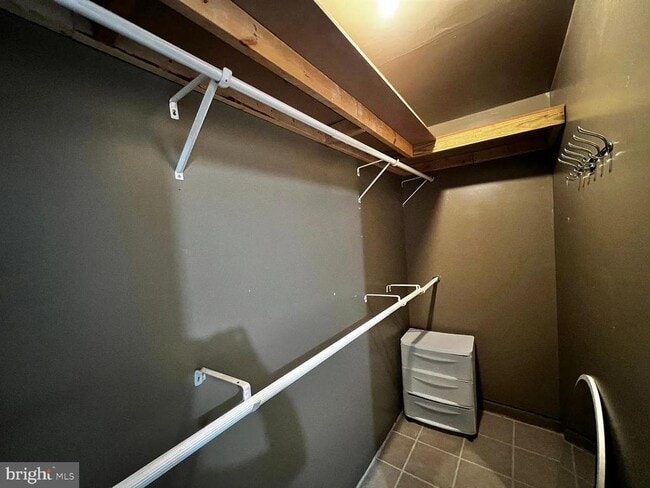 Building Photo - 4009 Timber Oak Trl