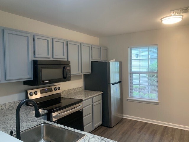 Foto del edificio - 212 Barrington Ct