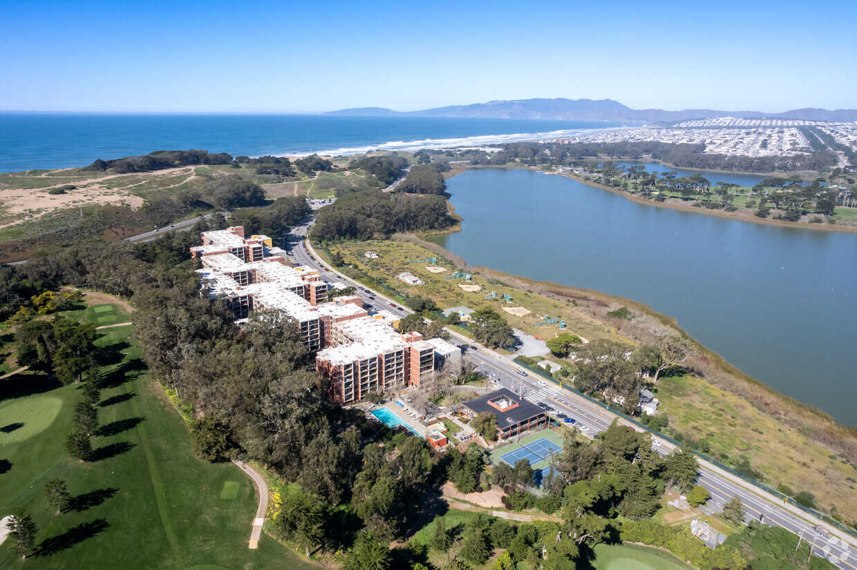 Primary Photo - Lakewood Apartments At Lake Merced