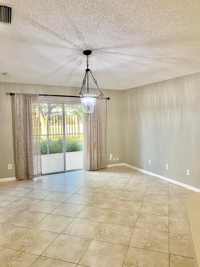 Building Photo - 2080 Tiburon Ln