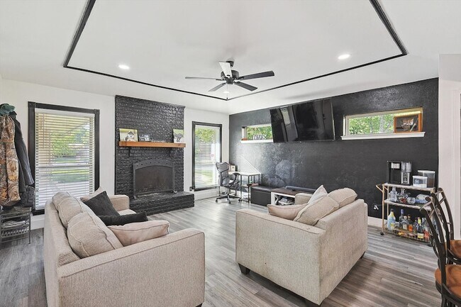 Foto del edificio - 2525 Freedom Ln