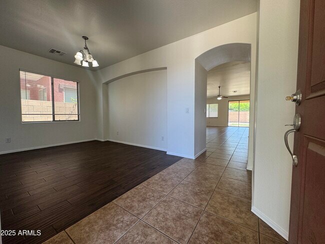 Foto del edificio - 6821 N 71st Dr