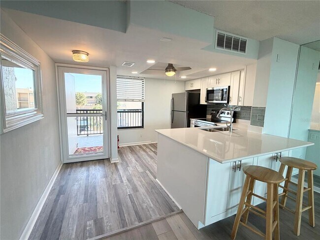 Foto del edificio - 2617 Cove Cay Dr