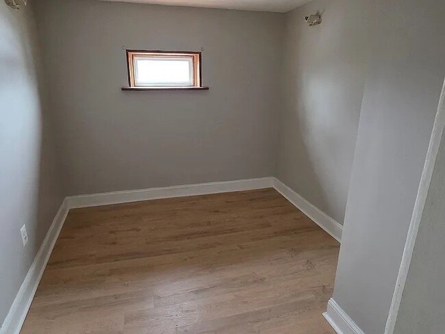 Building Photo - 272 Chestnut St