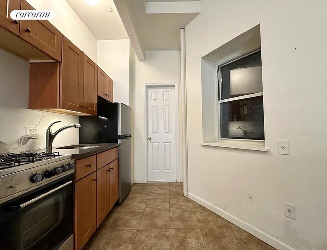Building Photo - 535 E 87th St