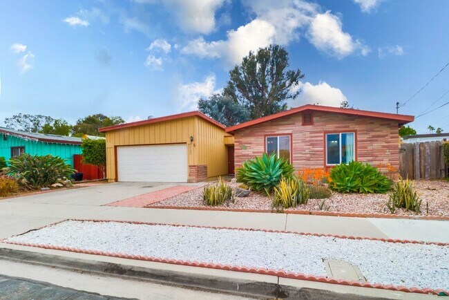 Building Photo - **CHARMING CLAIREMONT 3 BEDROOM 2 BATH**GA...